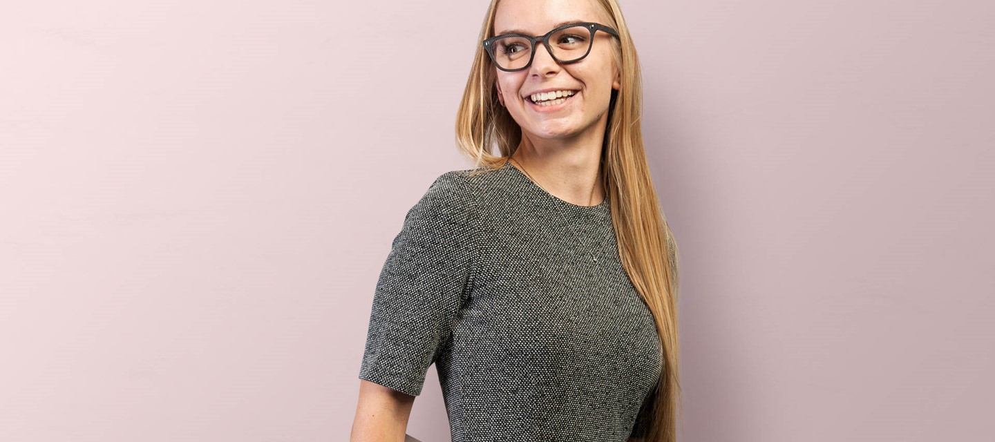 Katrine Bjørn Pedersen Thoft Farvet Baggrund